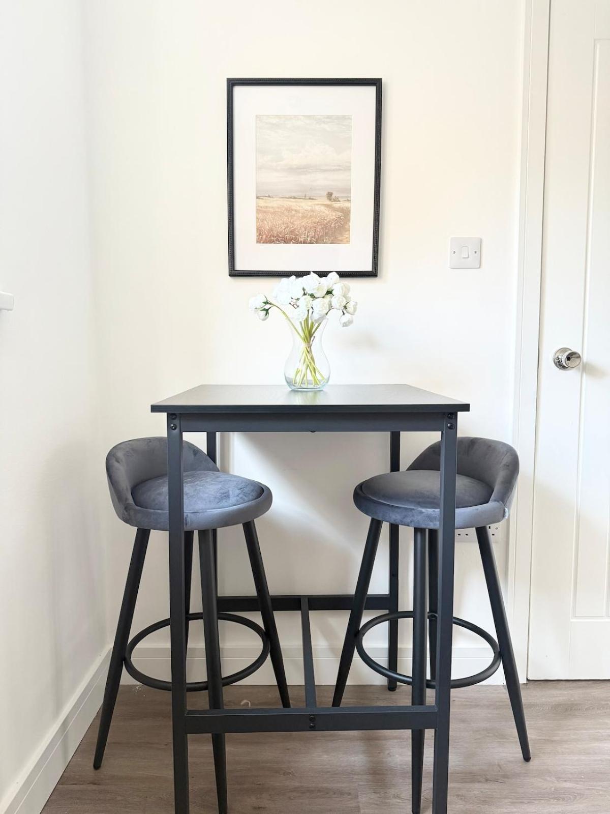 Apartment In Old Street 1 *
