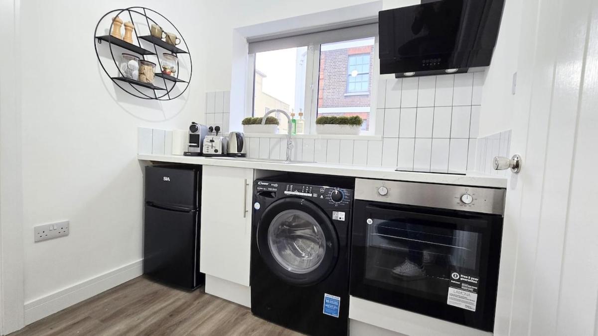 Apartment In Old Street 1 *
